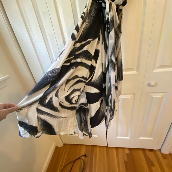 Diane Von Furstenberg Black and White Asymmetrical Silk Dress kerchief hem - Picture 4 of 10